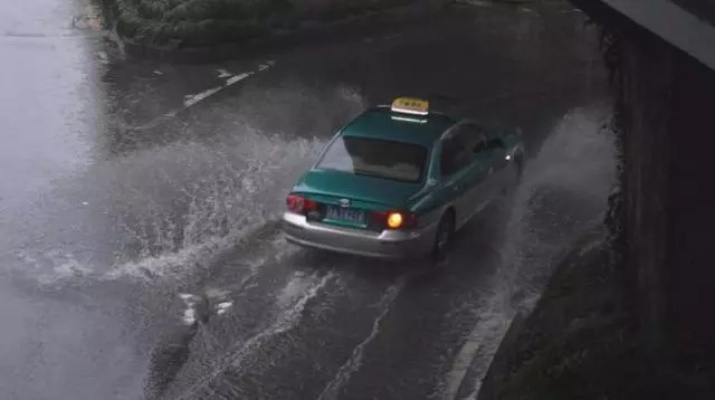 湖北暴雨已致21人死，极端天气下的警示与反思