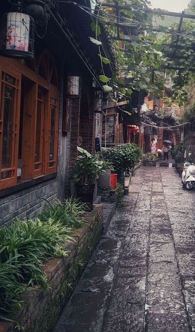 微雨镇远，青石巷里的天气絮语