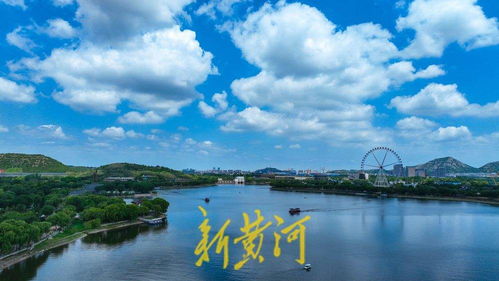 一湖碧水映风云