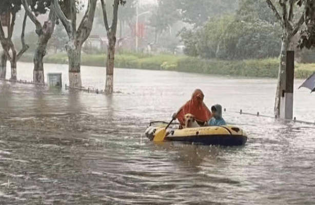 河南暴雨，一场天灾背后的温暖与力量